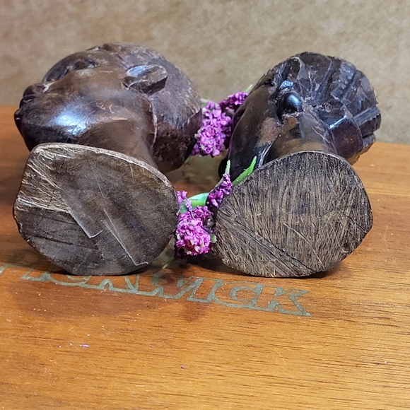 Vintage Pair of Hand Carved Wooden African Man and Woman Head Busts - Picture 15 of 17